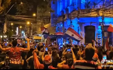 M�s de 50.000 personas en el Pante�n de los H�roes