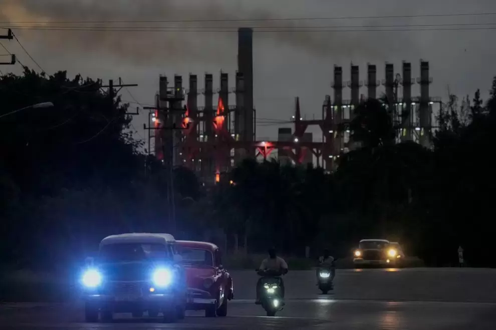 Crisis el�ctrica en Cuba: D�az-Canel obligar� a empresas privadas a generar 50% de la energ�a que consuman