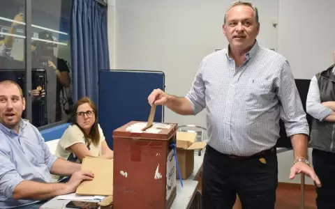 Tras votar, Delgado dijo que convocar�a a Orsi a su gobierno si es presidente
