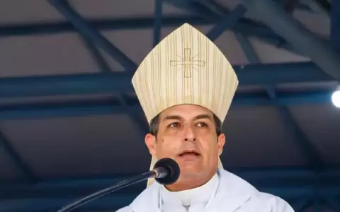 Caacup�: en primer d�a del novenario, obispo fustiga �vida principesca� de legisladores