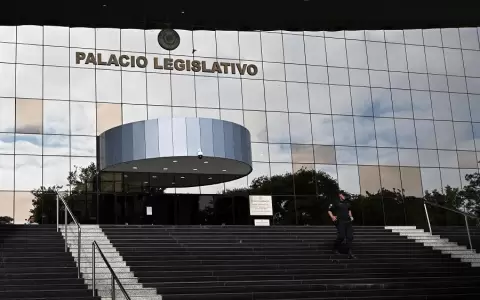 Senador dice que seguro de IPS para legisladores es �totalmente inaplicable y populista�