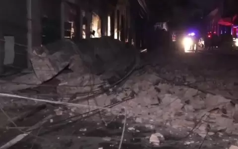 Reportan derrumbe de edificio abadonado en el microcentro de Asunci�n