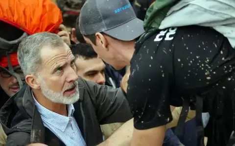 Felipe VI dice que "hay que entender el enfado" en Valencia