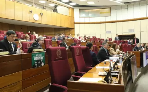 Senado no logra cu�rum para sesi�n ordinaria, convocan a una extra