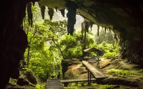 Hallan en China una cueva que oculta los tesoros m�s grandes de la humanidad