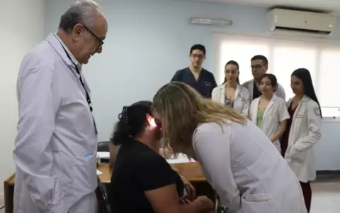 Prevenci�n del c�ncer de piel: atenci�n m�dica gratuita en Dermatolog�a de Cl�nicas.