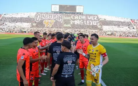Olimpia recibe la Copa con un empate frente a Nacional