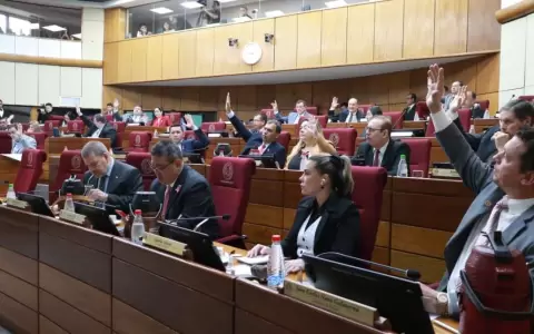 Analizar�n propuesta para suprimir seguro m�dico vip de legisladores
