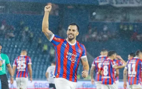 Cristian Javier B�ez renueva su contrato con Cerro Porte�o