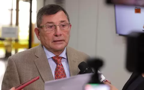Senador en contra de reducir horario laboral: �Ya tienen una hora para almorzar�
