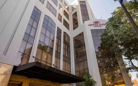 Crowne Plaza: �cono hotelero cumple 19 a�os
