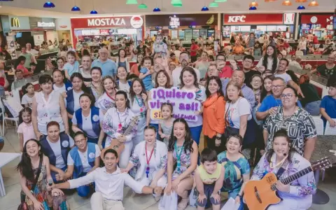 Cierre de campa�a "�Quiero vivir as�! sin violencia": Flashmob durante almuerzo en conocido shopping