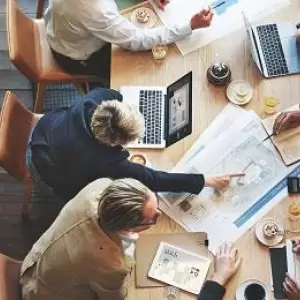 Para el 2030, 70% de la juventud de América Latina trabajará en el sector servicios, dice estudio
