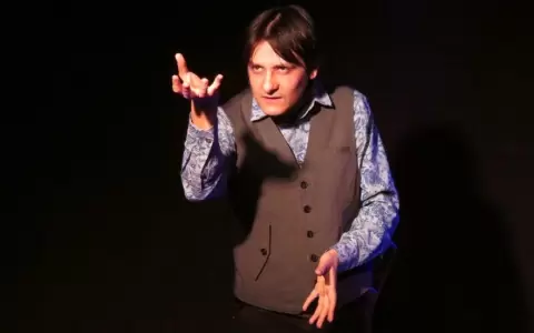 Presentaci�n de espect�culo de cuentos con Marco Flecha en Espacio Samu'u