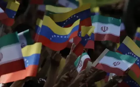 Maduro anuncia nueva etapa en la "poderosa alianza" con Ir�n