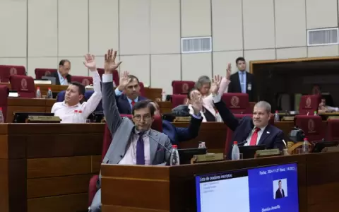 Autoaumento salarial de legisladores: "Se autoasignan un dinero que ellos mismos dec�an que no exist�a"