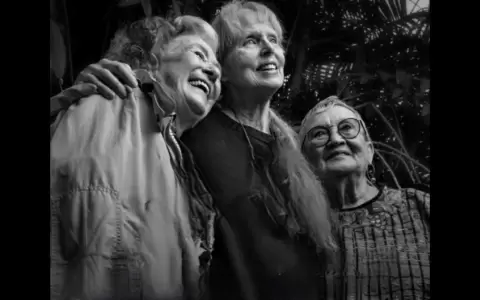 M�nica Ismael estrena su documental "Las tres amigas" en el Centro Cultural del Lago