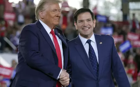 El secretario de Estado de Estados Unidos, Marco Rubio, junto a Trump.