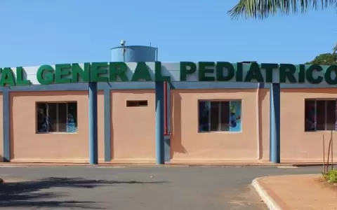 Reajuste salarial para legisladores mientras m�dicos venden pan dulce para cubrir carencias en hospital