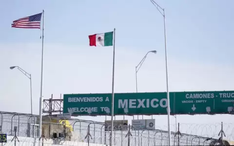 Texas ofrece a Trump terreno para construir centros de deportaci�n de migrantes cerca de la frontera