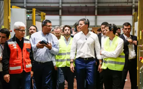 Pe�a promete seguir ofreciendo incentivos para Inversi�n extranjera directa en evento industrial