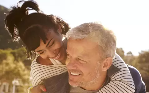 Relaciones entre mujeres j�venes y hombres mayores: un an�lisis de motivaciones y din�micas