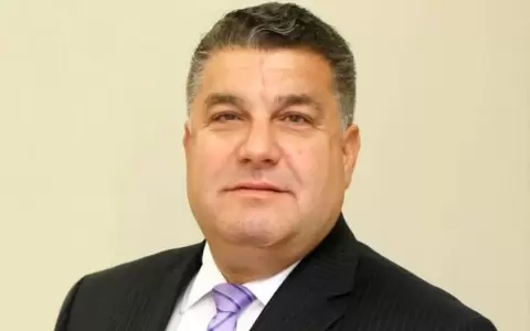 Norman Harrison expande su holding con la compra de acciones de Prourbe Medios