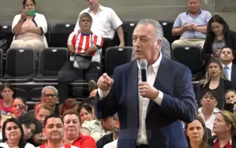 Fen�meno Alfaro: el DT de la Albirroja habl� a docentes sobre perseverancia y utop�as