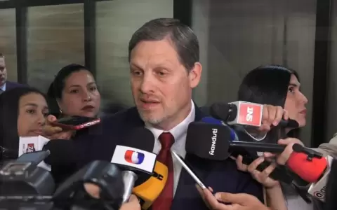 Senad tom� una decisi�n unilateral en caso DEA y debe asumir error, dice senador