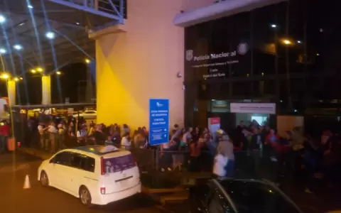Inicia temporada alta con salida masiva de viajeros en la frontera CDE - Foz de Iguaz�