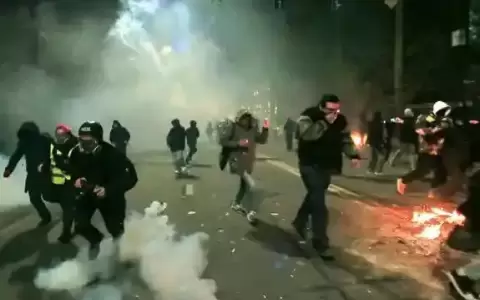 Contin�an protestas en Georgia para exigir nuevas elecciones