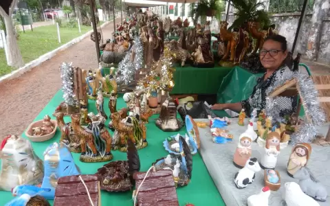 "Expo Pesebre Aregu�": artesanos estar�n hasta la madrugada ofertando sus piezas
