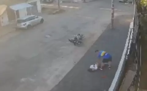 Asunci�n: hombre golpe� brutalmente a su pareja hasta dejarla inconsciente en plena calle
