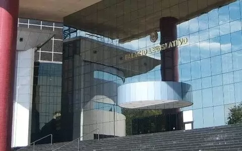 Puja entre diputados colorados para presidir Comisi�n Permanente