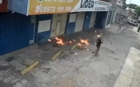 Mujer derram� combustible y prendi� fuego a su pareja en plena calle