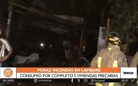 Voraz incendio en Lambar� consumi� por completo cinco viviendas precarias
