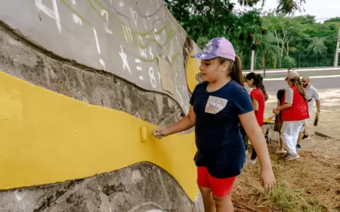 Ni�os alzan la voz por el medio ambiente con mural de 100 metros