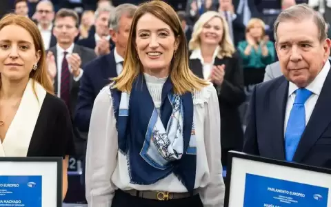 Parlamento Europeo entrega S�jarov a Urrutia y Machado