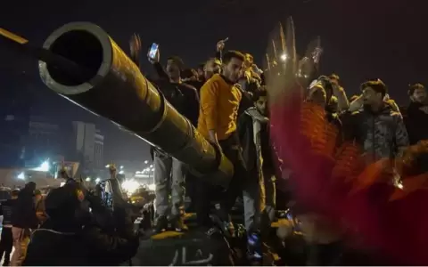 El presidente Asad abandona Siria y rebeldes anuncian una 'nueva era' para el pa�s