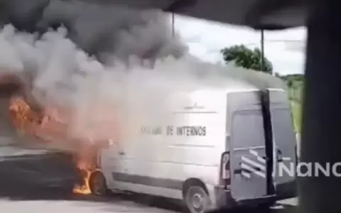 Veh�culo que trasladaba a 13 presos se incendi� en ruta PY02