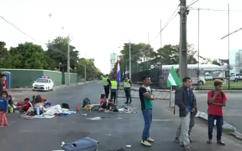 Ind�genas bloquean la Avenida Artigas, realizan desv�os en el lugar