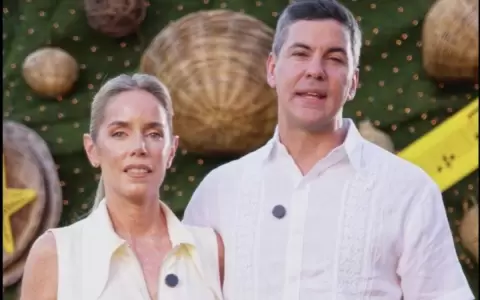 Pe�a y la primera dama desean unas Felices Fiestas y piden no olvidar unir la mesa con las familias