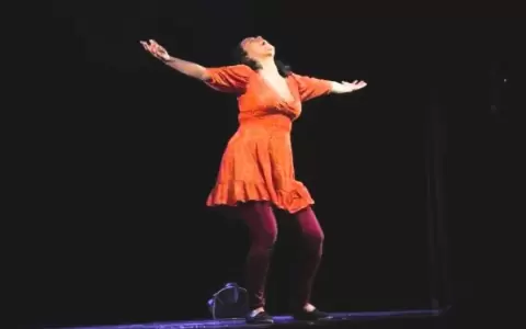 Presentan la obra teatral "Resiliencia. Una flor en la carne", en el Juan de Salazar