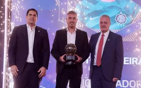 La noche de Gast�n Olveira y Olimpia en los Premios de Primera