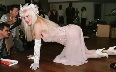 La intensa vida de la Cicciolina: su pasado como esp�a, los shows de sexo en vivo y c�mo se convirti� en diputada