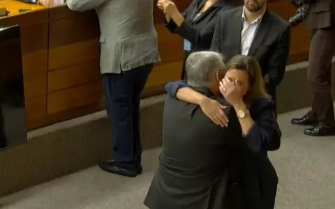 Kattya Gonz�lez, opositora expulsada del Congreso por cartistas y aliados.