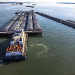 Con un metro menos de caudal, el r�o Paraguay mantiene operatividad fluvial