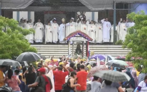 Operativo Caacup� 2024: Salud pide protegerse de la lluvia durante la peregrinaci�n