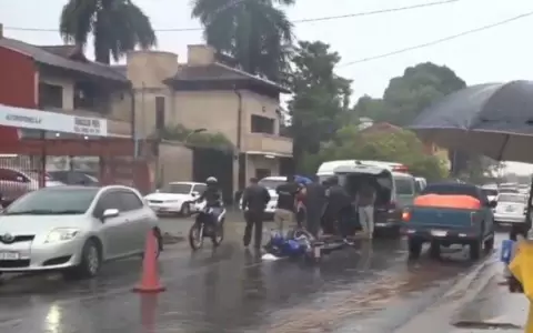 Motociclista falleci� tras caer en pista mojada sobre Avelino Mart�nez