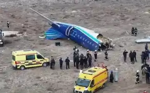 32 personas sobreviven a accidente de avi�n en Kazajist�n